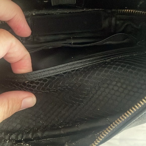 Fratelli women’s bucket bag drawstring top leather black gold medium size 8” x7” - Picture 10 of 10